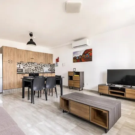 F8 1, Private Double With Private Bathroom In Shared Flat * Msida