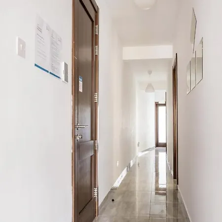 F8 1, Private Double With Private Bathroom In Shared Flat * Msida